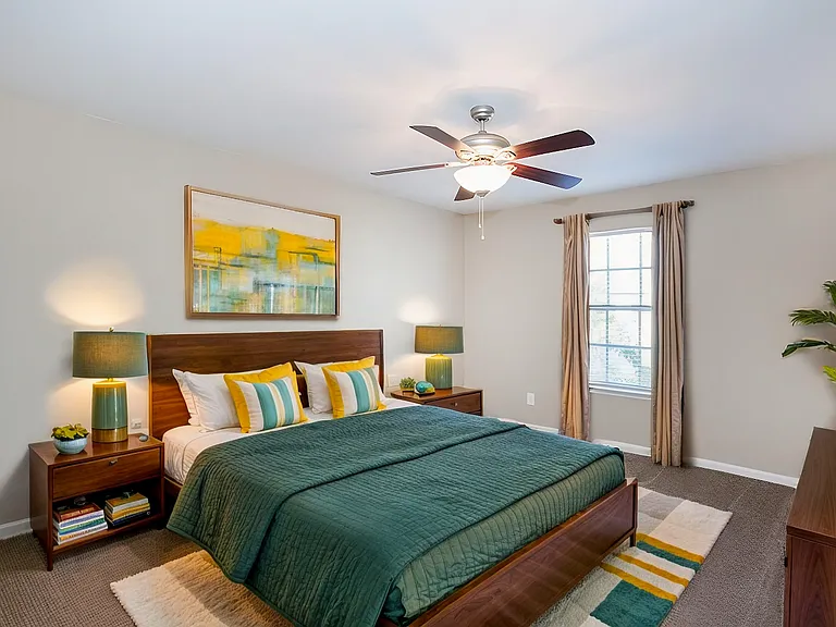 Kingsgate Apartments — Photo 13