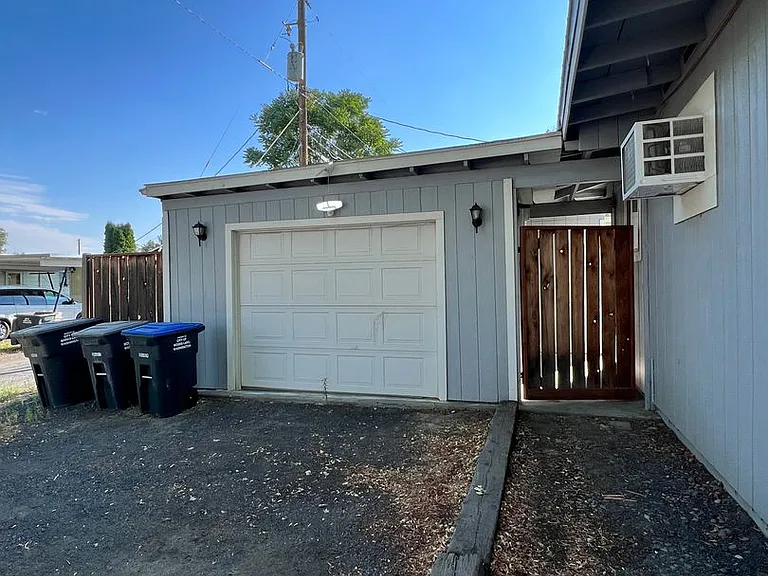 1215 S Eastlake Dr — Photo 12