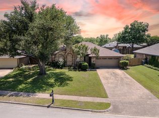 409 Heneretta Dr, Hurst, TX 76054