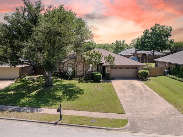 409 Heneretta Dr, Hurst, TX 76054