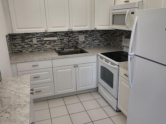 2nd image of 106 Coventry E #106