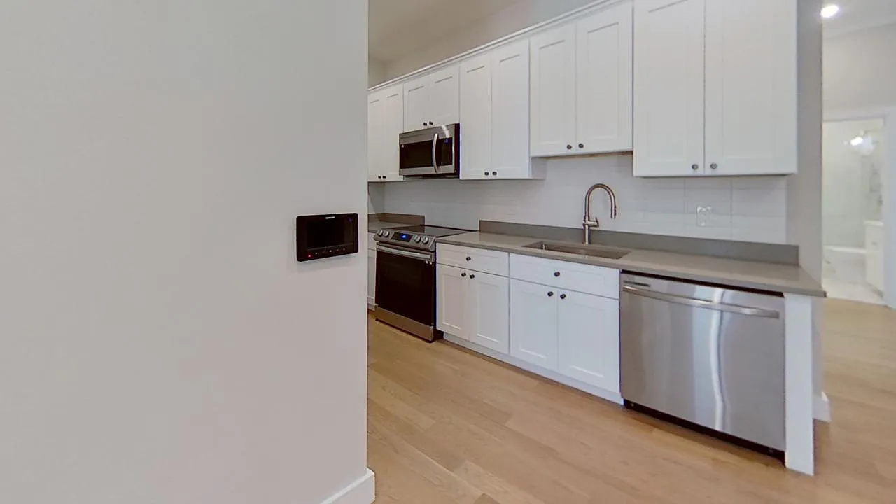 5 bed, 1245 sqft, $7,825 — Photo 2