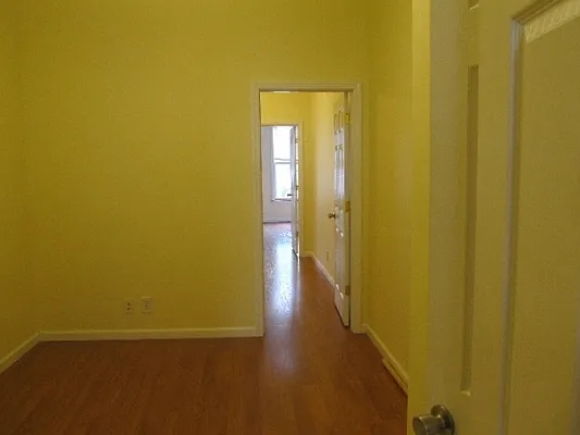 Rented by FlatFinders Realty | media 8