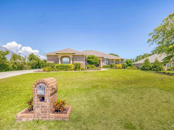 2530 Masters Blvd, Navarre, FL 32566
