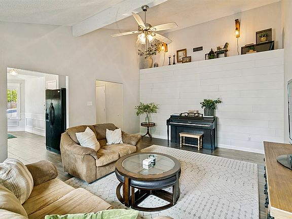 4th image of 5917 Santa Fe Dr
