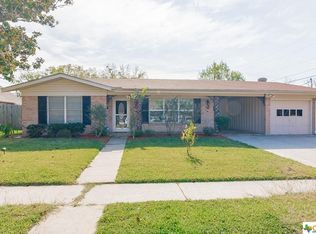 1803 College Dr, Victoria, TX 77901