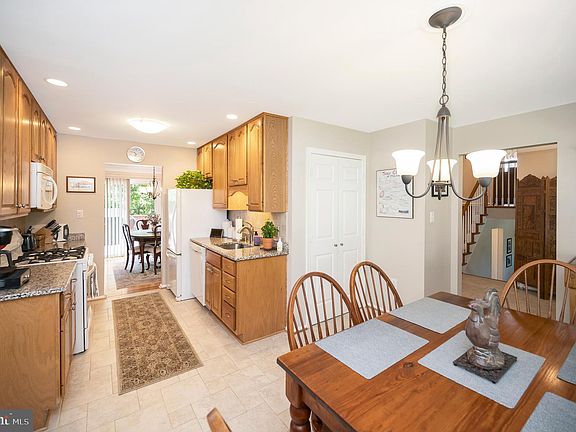 5th image of 12219 Oakwood Dr