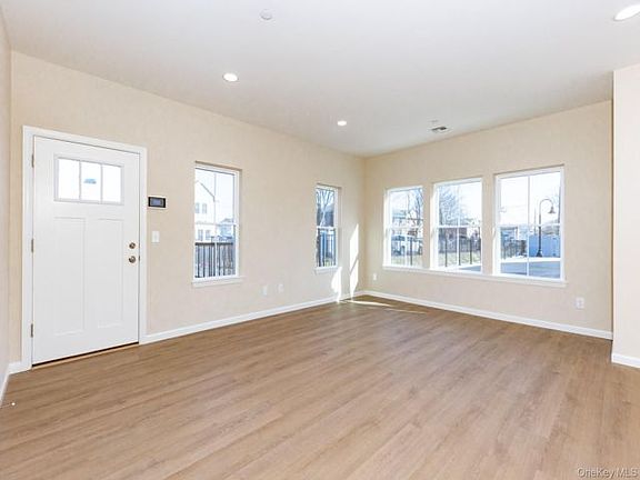 3rd image of 843 Lake Blvd #301