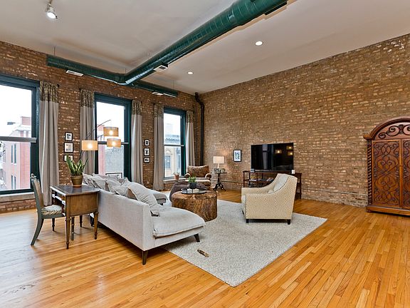 5th image of 1470 N Milwaukee Ave #3