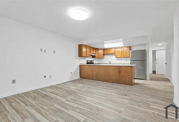 2nd image of 1398 Fulton Ave APT 1