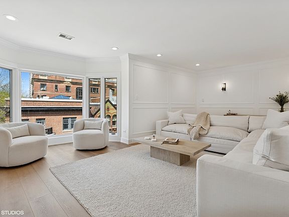 4th image of 39 E Schiller St APT 3W