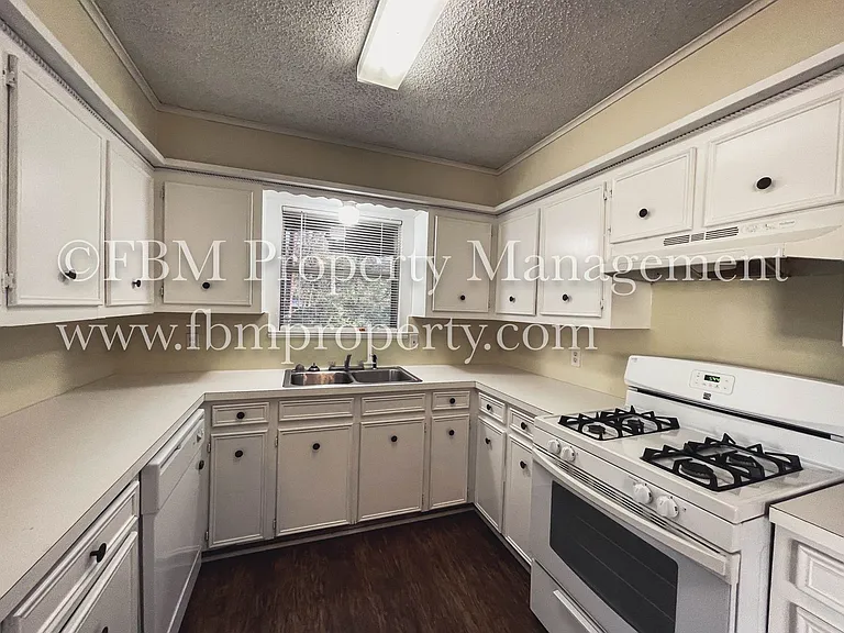 Coming Soon - 202 N 23 1/2 St - Cozy 2 Bedroom, 1 Bathroom With Fenced Yard in Corsicana TX! — Photo 6