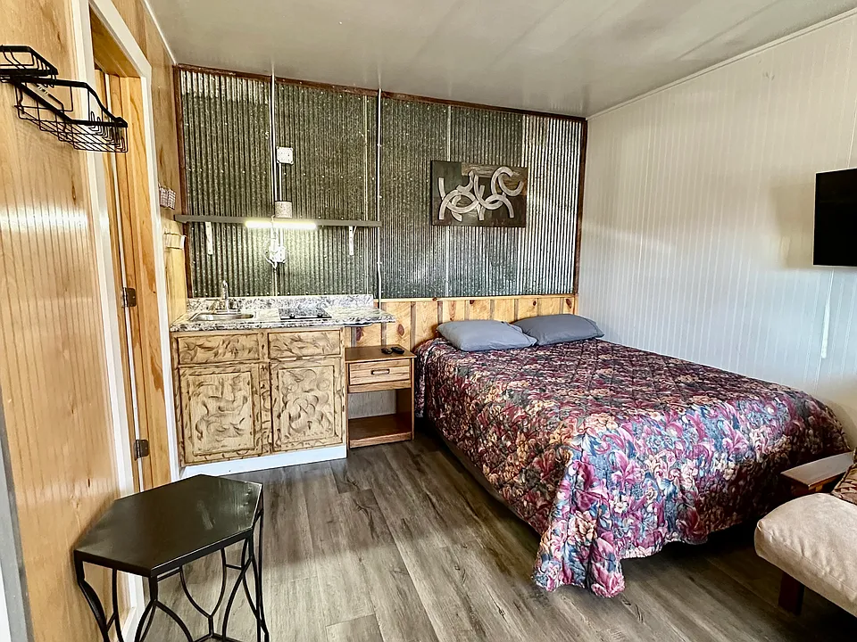 210 E North St #17