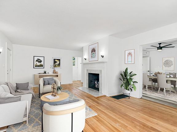 2nd image of 1124 Ward Pkwy #100