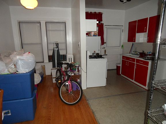 3rd image of 6404 N Hermitage Ave #3