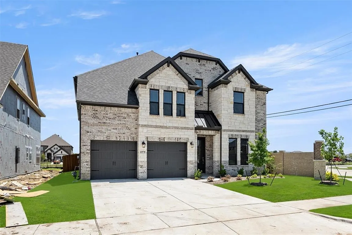 5 bed, 3867 sqft, $4,500 — Photo 1