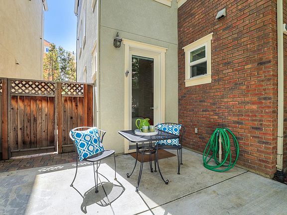3rd image of 4433 Laird Cir