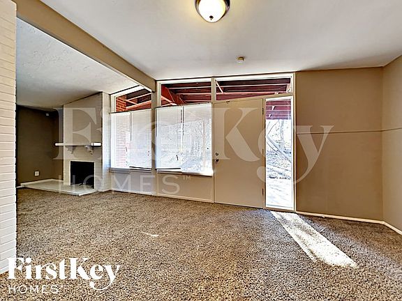 3rd image of 525 Holiday Hill