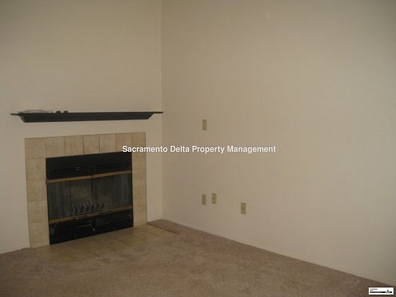3rd image of 395 Oceanic Way