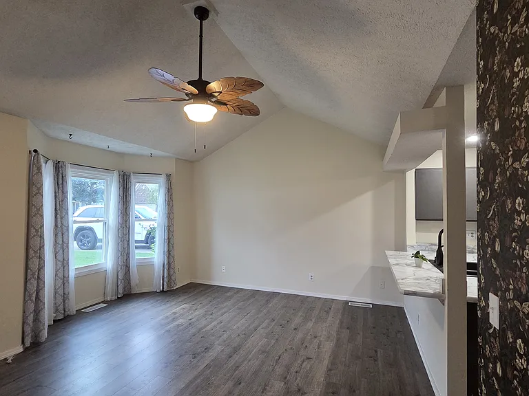 91 S Gardengate Dr — Photo 2