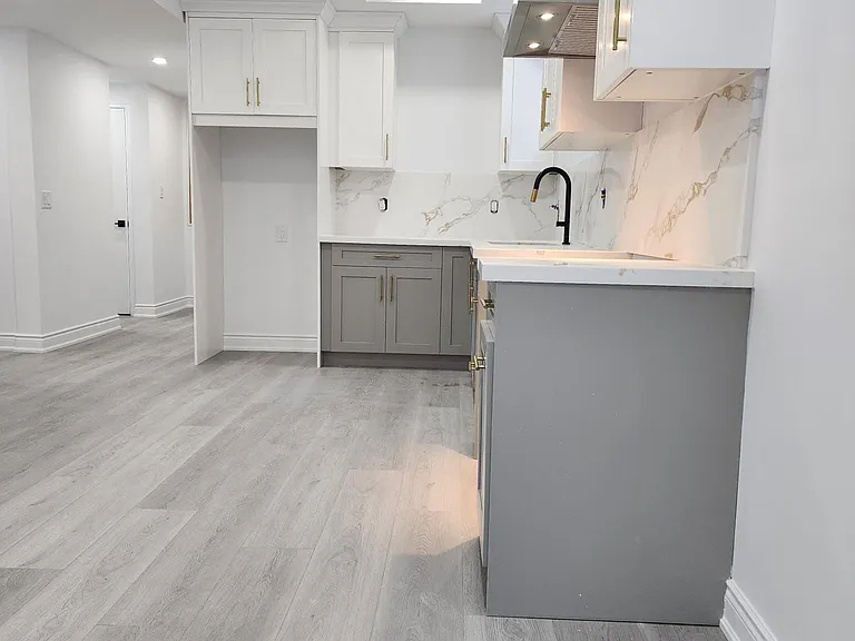 412 Fennell Ave E #BASEMENT — Photo 6