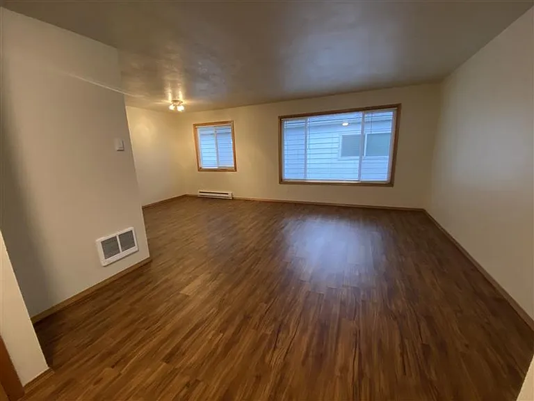 Laura Lane Apartments — Photo 7
