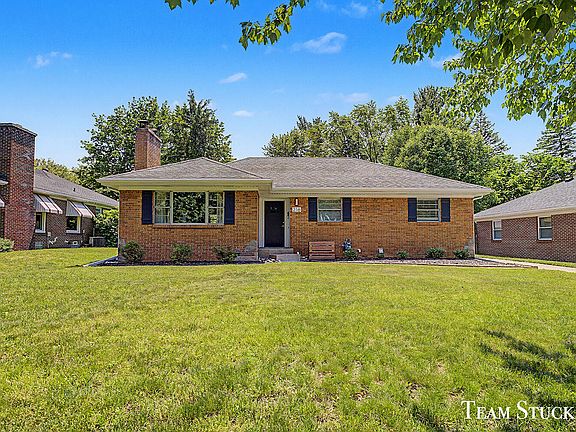 3rd image of 216 Boltwood Dr NE