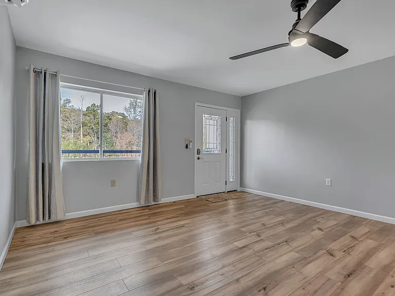 1406 Container Way — Photo 8