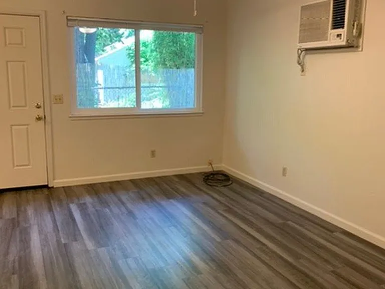 528 Ivy St — Photo 5