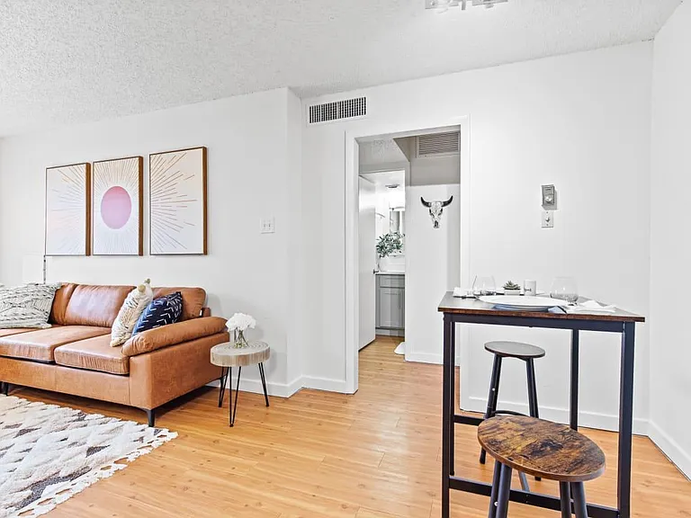 3401 Red River St — Photo 9