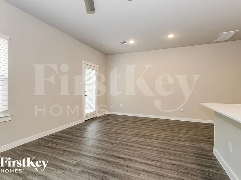 305 N Centro Cir — Photo 3