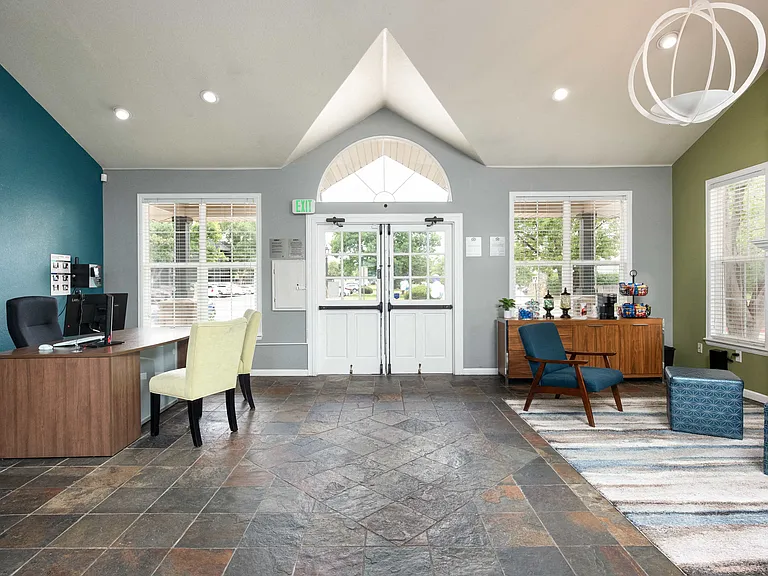 Wentworth Apartments — Photo 27