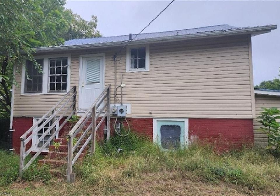 2nd image of 707 Piedmont Way