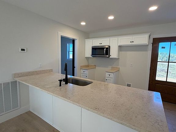 3rd image of 973 Erwin Rd