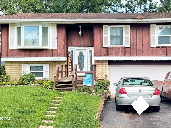 1506 Monroe St, Lake In The Hills, IL 60156