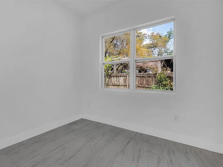 1221 SW 5th St — Photo 13