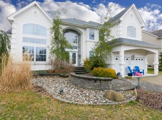 25 Canyon Dr, Berlin, NJ 08009