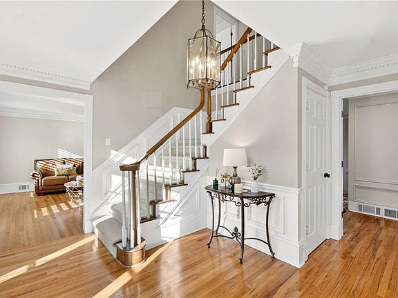 4th image of 4870 Forestglade Ct