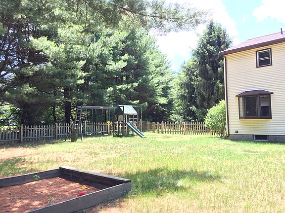 3rd image of 27 Cedarcrest Dr