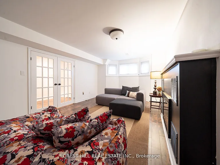 6 Aberdeen Ave — Photo 28