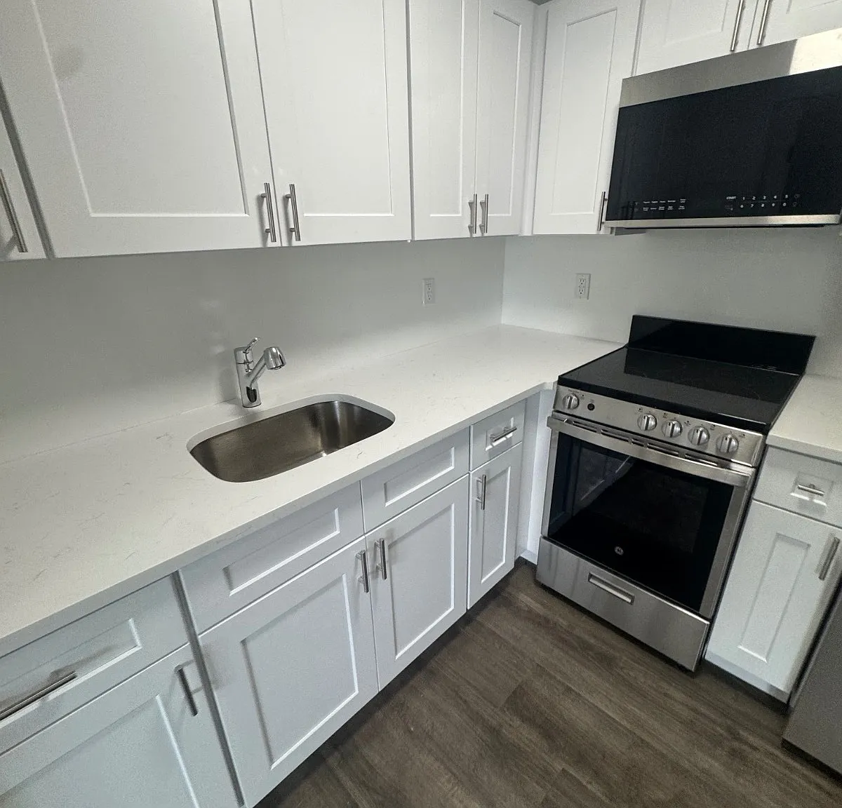 1 bed, 1.0 bath, $2,600 — Photo 2