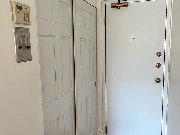 3rd image of 510 W Fullerton Pkwy APT 211