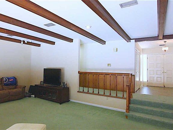 4th image of 405 Navy Cove Blvd