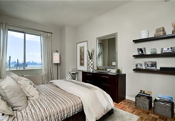 2nd image of 560 W 43rd St APT 6F