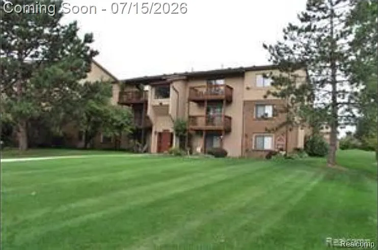 30052 W Twelve Mile Rd #71 — Photo 2