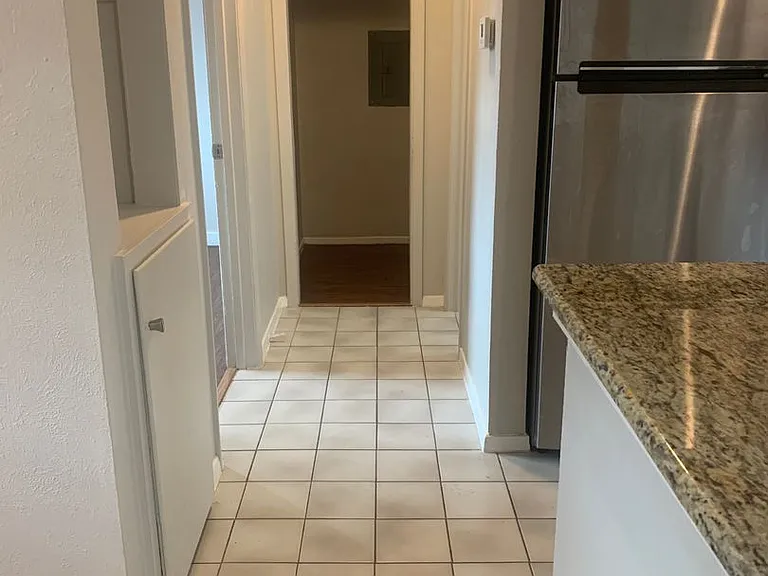 2428 Louise St #2505 — Photo 40