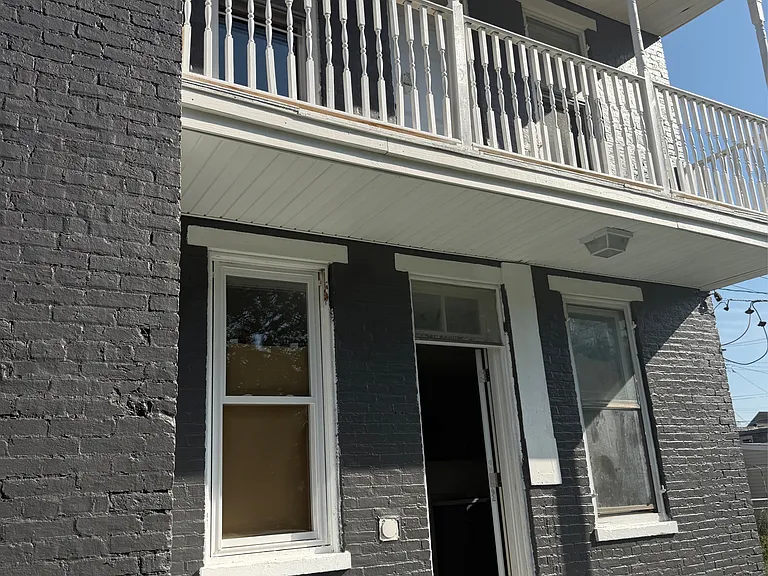 563 S Queen St — Photo 3