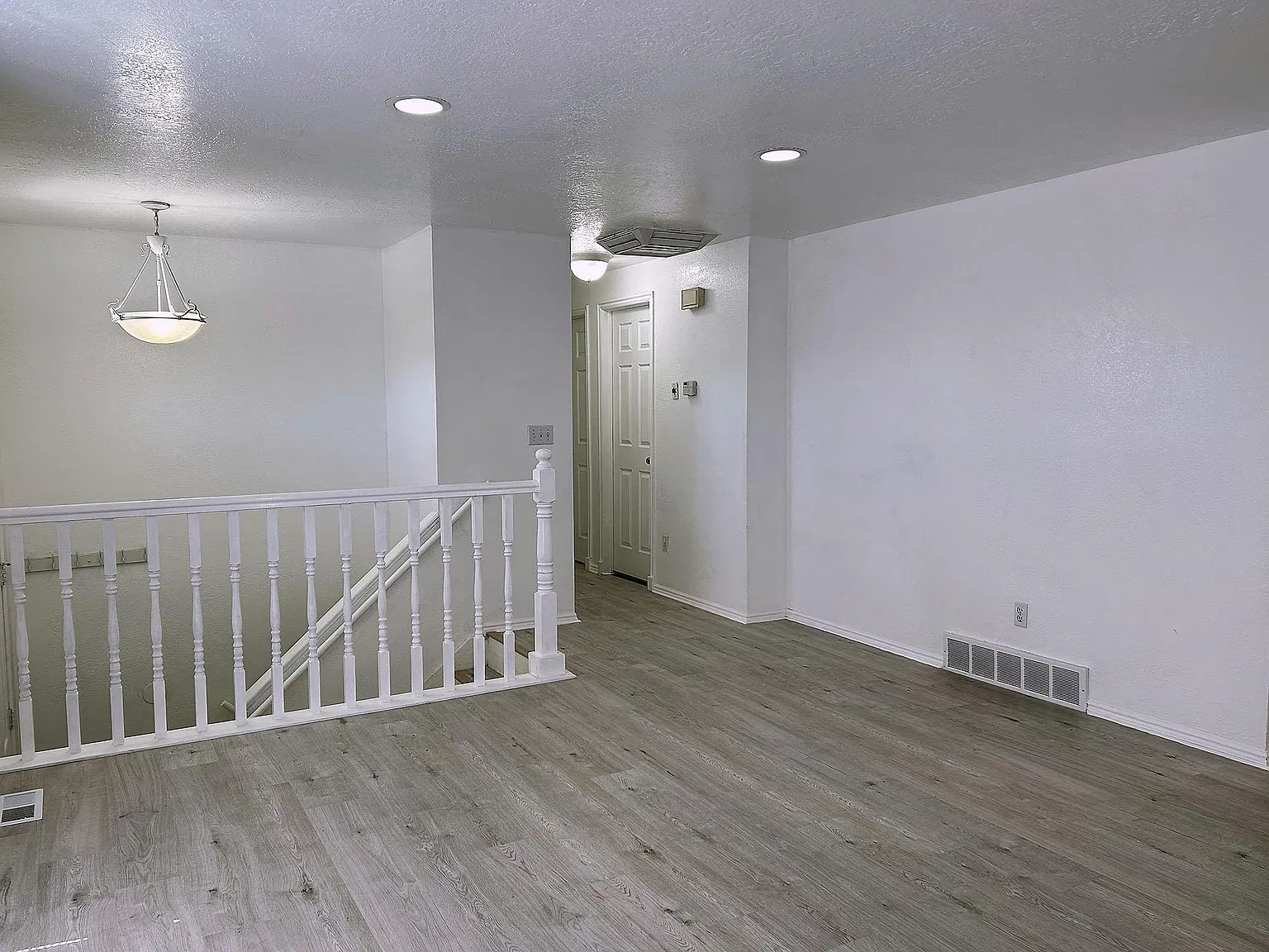 4 bed, 1605 sqft, $2,285 — Photo 3
