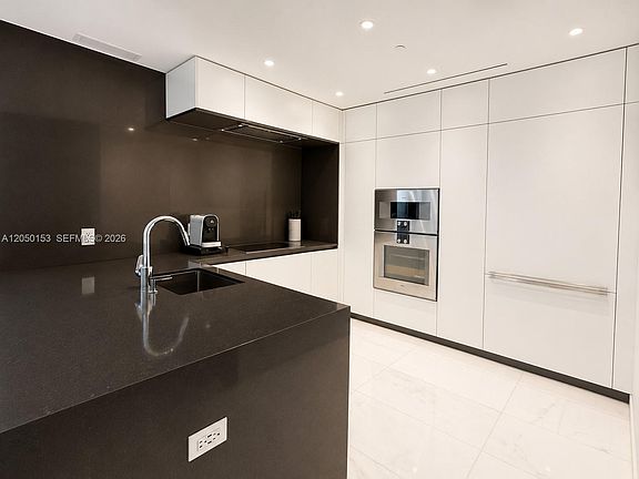 5th image of 300 Biscayne Boulevard Way Unit 2609W