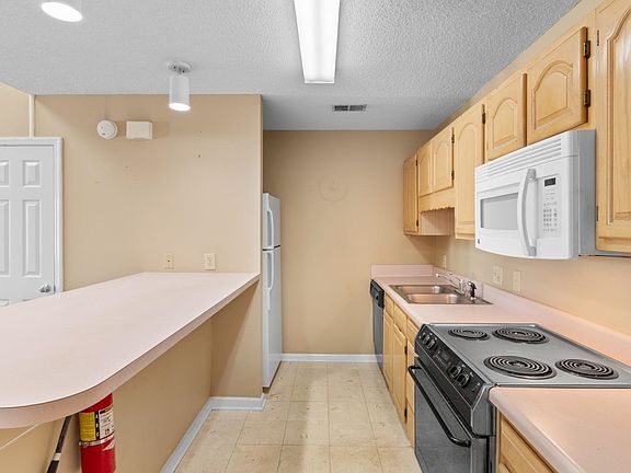 5th image of 218 Double Eagle Dr. #E2